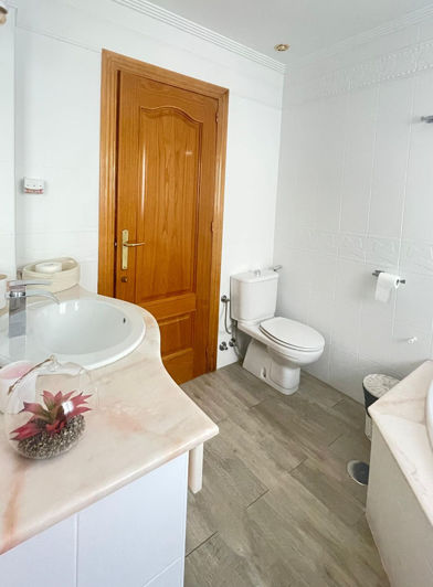 Image No.32-4 Bed House for sale