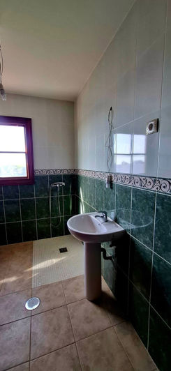 Image No.31-7 Bed House for sale