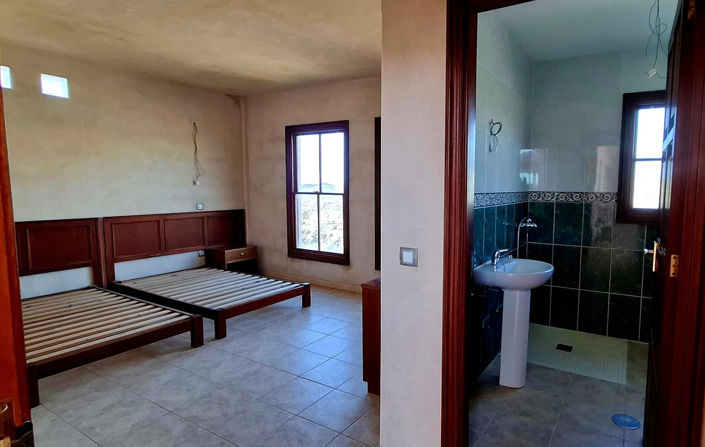 Image No.32-7 Bed House for sale