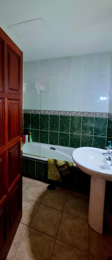 Image No.35-8 Bed House for sale