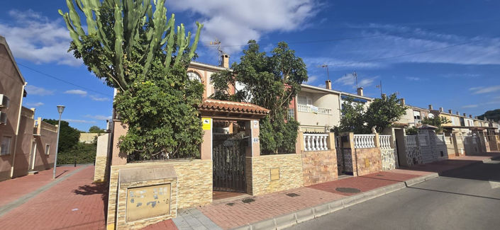 Image No.1-4 Bed House for sale