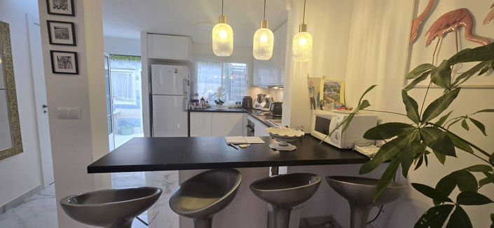 Image No.6-4 Bed House for sale