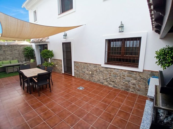 Image No.2-Villa de 4 chambres à vendre à Fuengirola