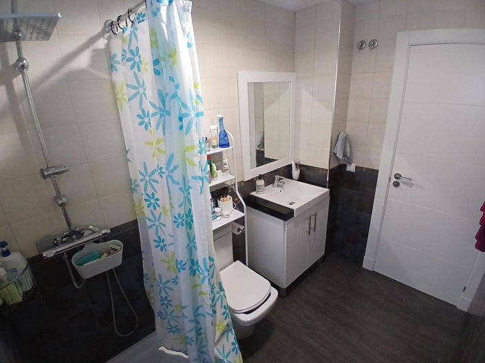 Image No.25-4 Bed House for sale