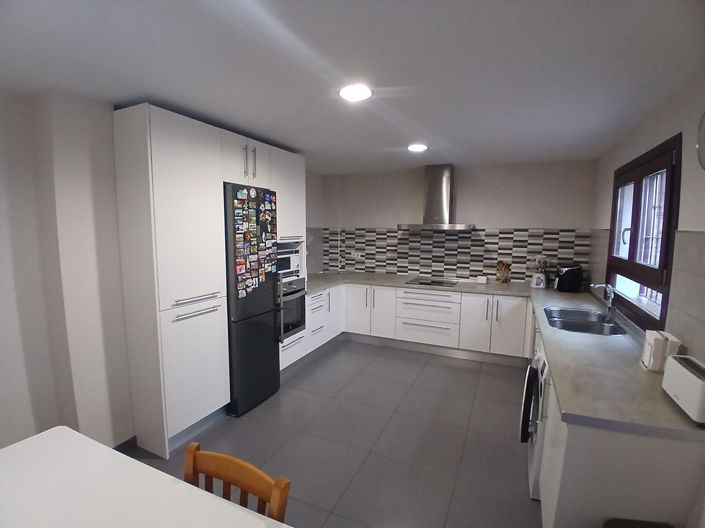 Image No.3-4 Bed House for sale