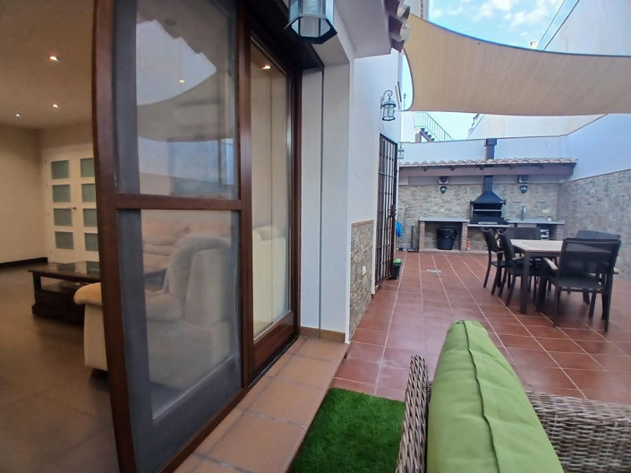 Image No.6-4 Bed House for sale