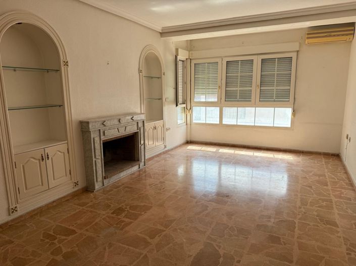 Image No.1-10 Bed Apartment for sale