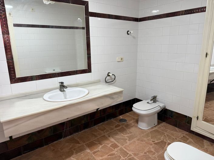 Image No.11-5 Bed Apartment for sale