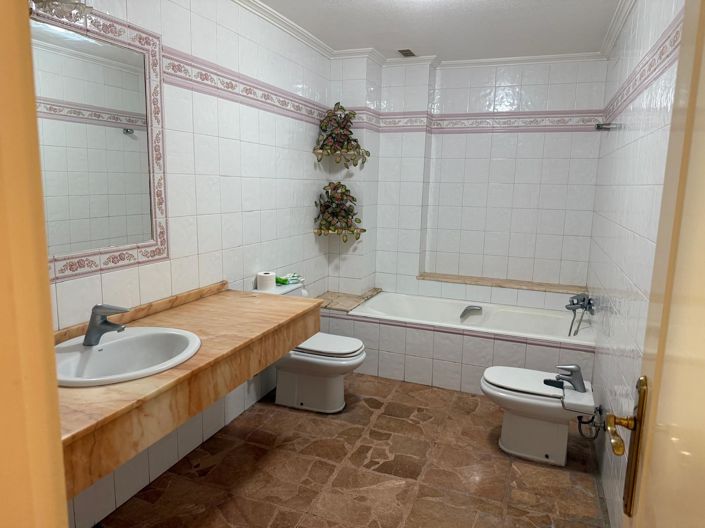 Image No.13-5 Bed Apartment for sale