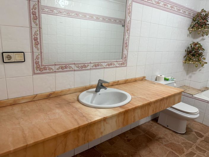 Image No.14-5 Bed Apartment for sale