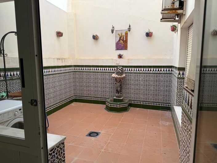 Image No.21-5 Bed Apartment for sale