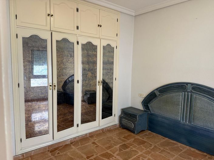 Image No.26-5 Bed Apartment for sale