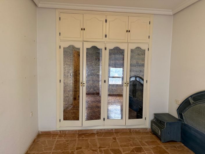 Image No.28-5 Bed Apartment for sale