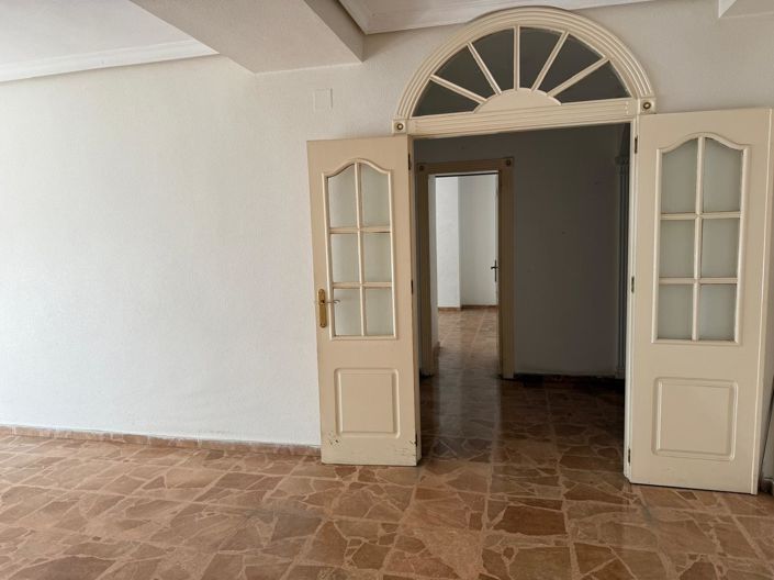 Image No.5-5 Bed Apartment for sale