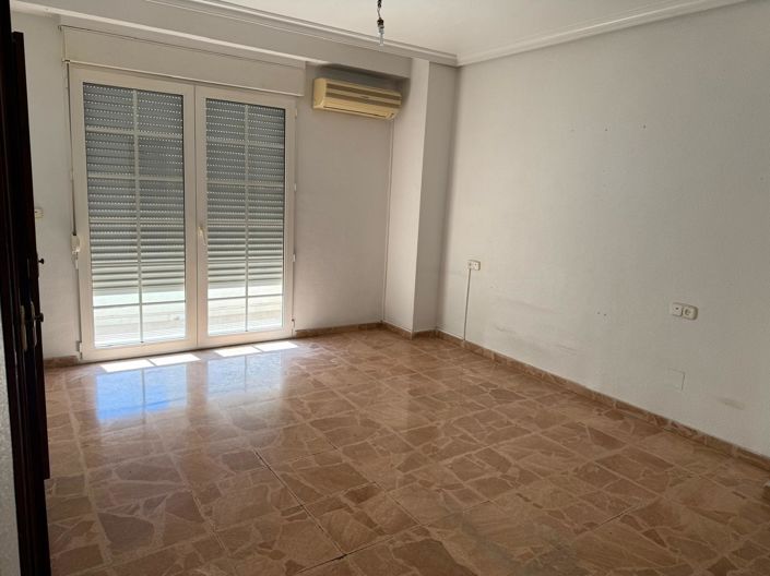 Image No.8-5 Bed Apartment for sale