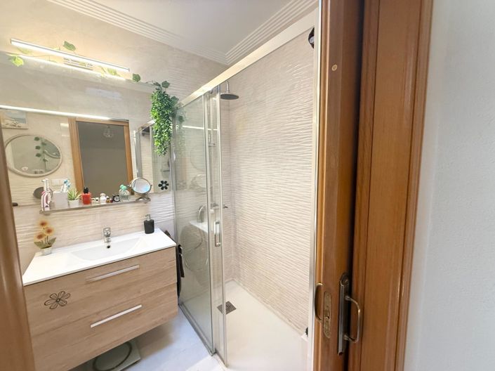 Image No.25-3 Bed House for sale