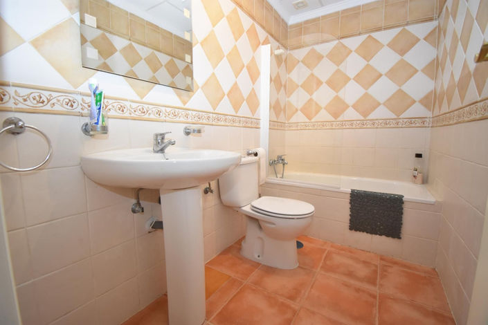Image No.8-Appartement de 2 chambres à vendre à Elviria