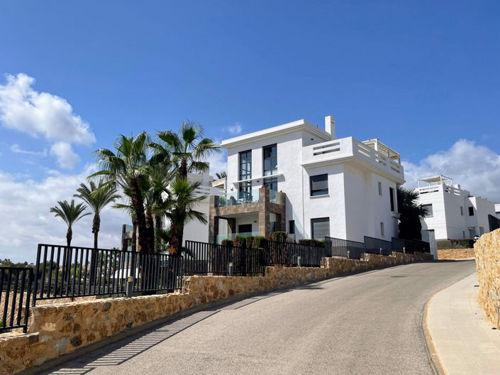 Image No.37-3 Bed Apartment for sale