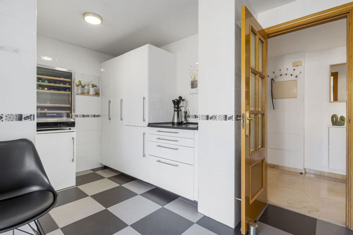 Image No.12-4 Bed Apartment for sale