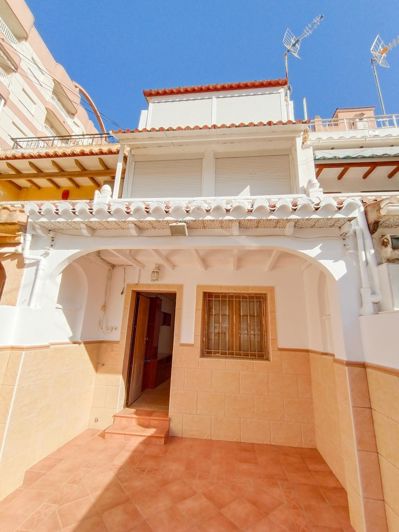Image No.1-4 Bed Townhouse for sale
