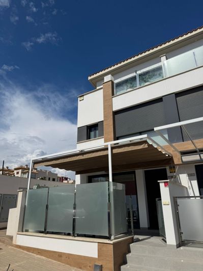 Image No.1-3 Bed Townhouse for sale