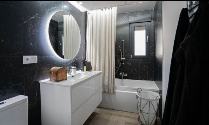 Image No.18-5 Bed House for sale