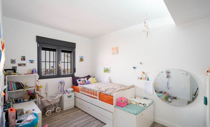 Image No.19-5 Bed House for sale