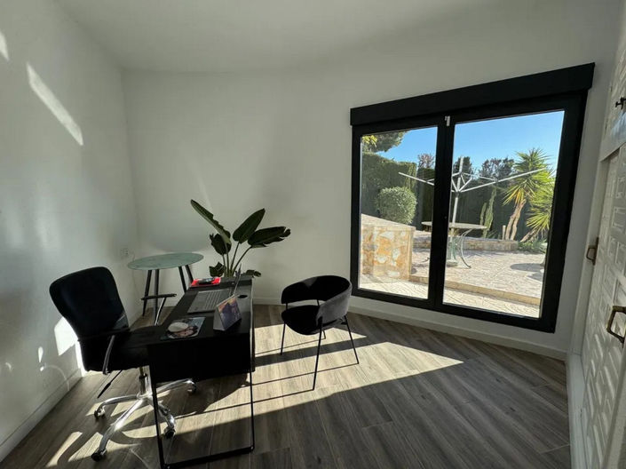 Image No.35-5 Bed House for sale