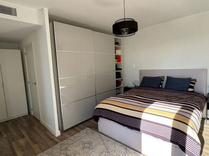 Image No.40-5 Bed House for sale