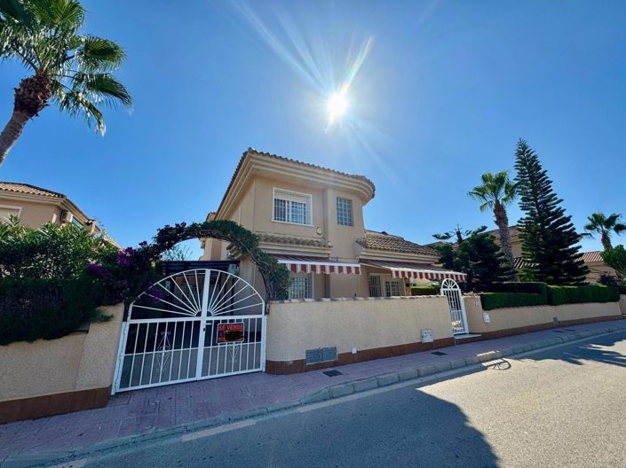 Image No.1-3 Bed Villa for sale