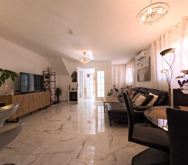 Image No.13-4 Bed Townhouse for sale