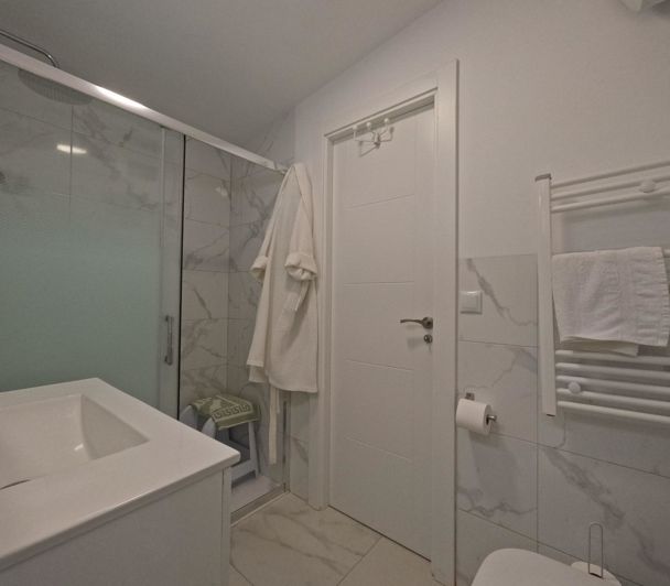 Image No.19-4 Bed Townhouse for sale