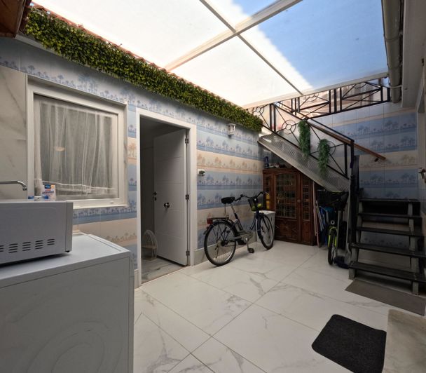 Image No.21-4 Bed Townhouse for sale