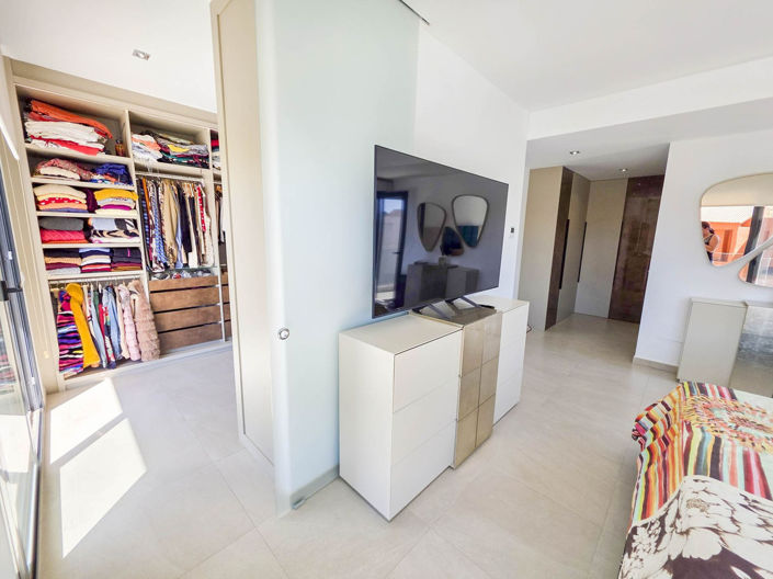 Image No.10-3 Bed Villa for sale