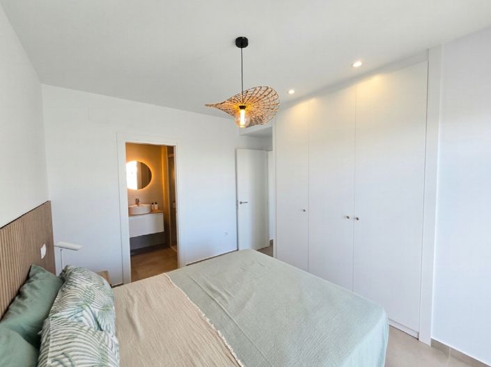 Image No.13-2 Bed Property for sale