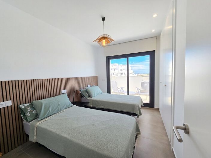 Image No.15-2 Bed Property for sale