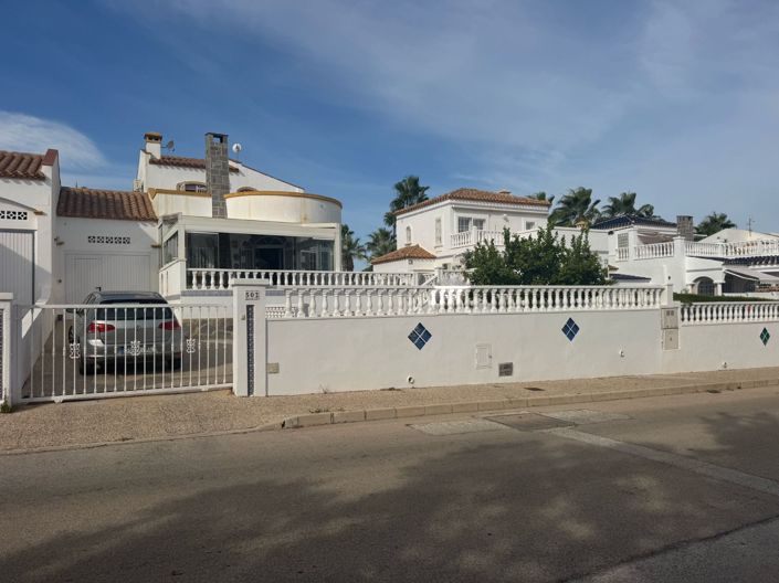 Image No.1-3 Bed Villa for sale
