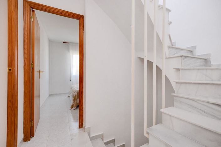 Image No.37-3 Bed Townhouse for sale