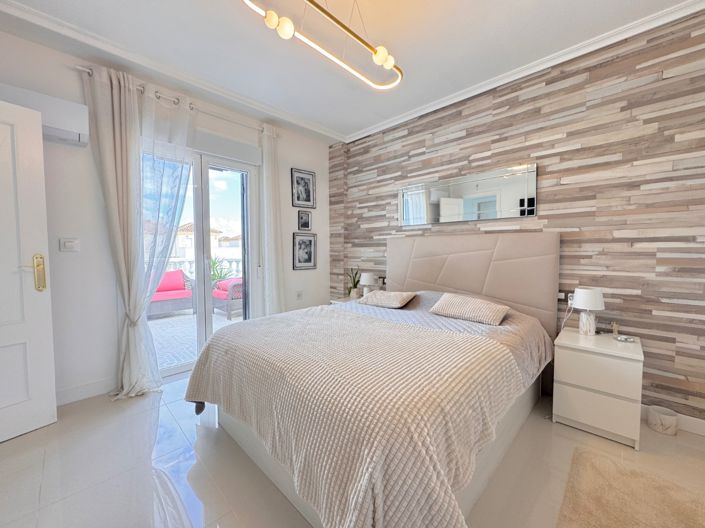 Image No.25-5 Bed Villa for sale