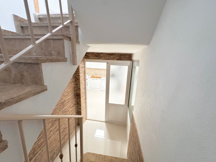 Image No.32-5 Bed Villa for sale