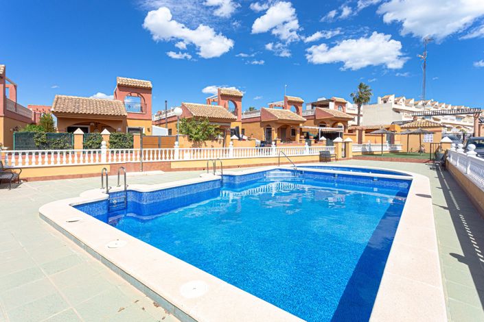 Image No.1-Villa de 2 chambres à vendre à Torrevieja