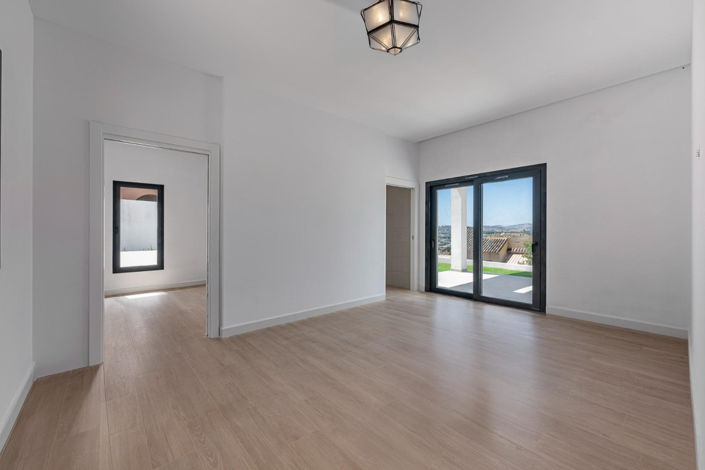 Image No.9-5 Bed Villa for sale