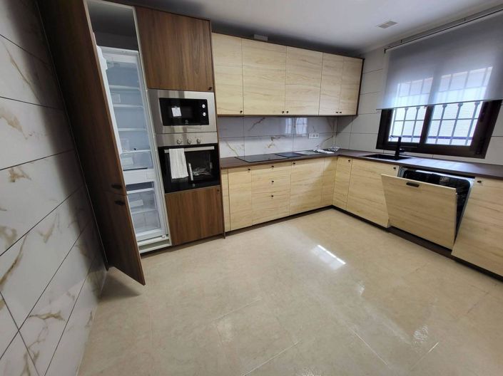 Image No.9-3 Bed Townhouse for sale