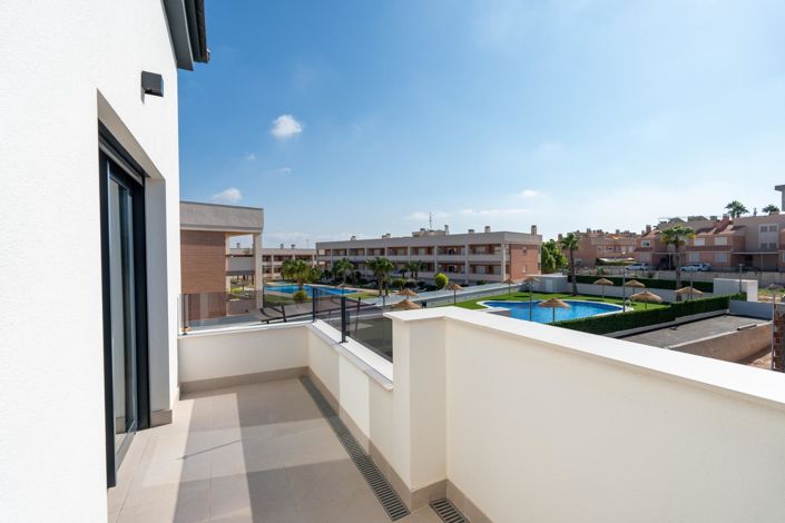 Image No.19-3 Bed Property for sale
