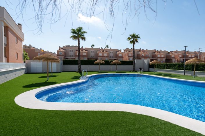 Image No.28-3 Bed Property for sale