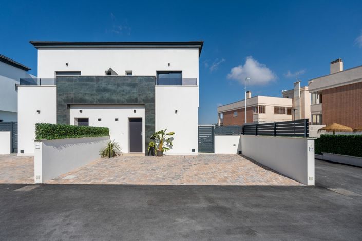Image No.36-3 Bed Property for sale