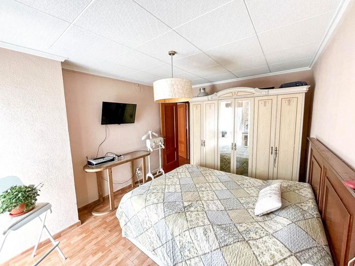 Image No.1-4 Bed Apartment for sale
