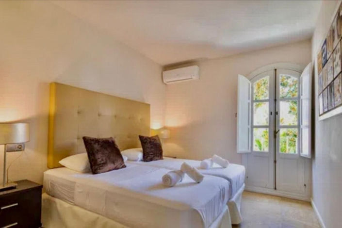 Image No.10-5 Bed Townhouse for sale