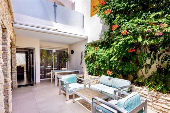 Image No.2-5 Bed Townhouse for sale