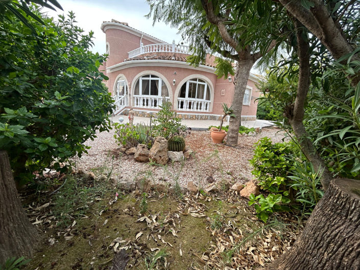 Image No.1-2 Bed Villa for sale